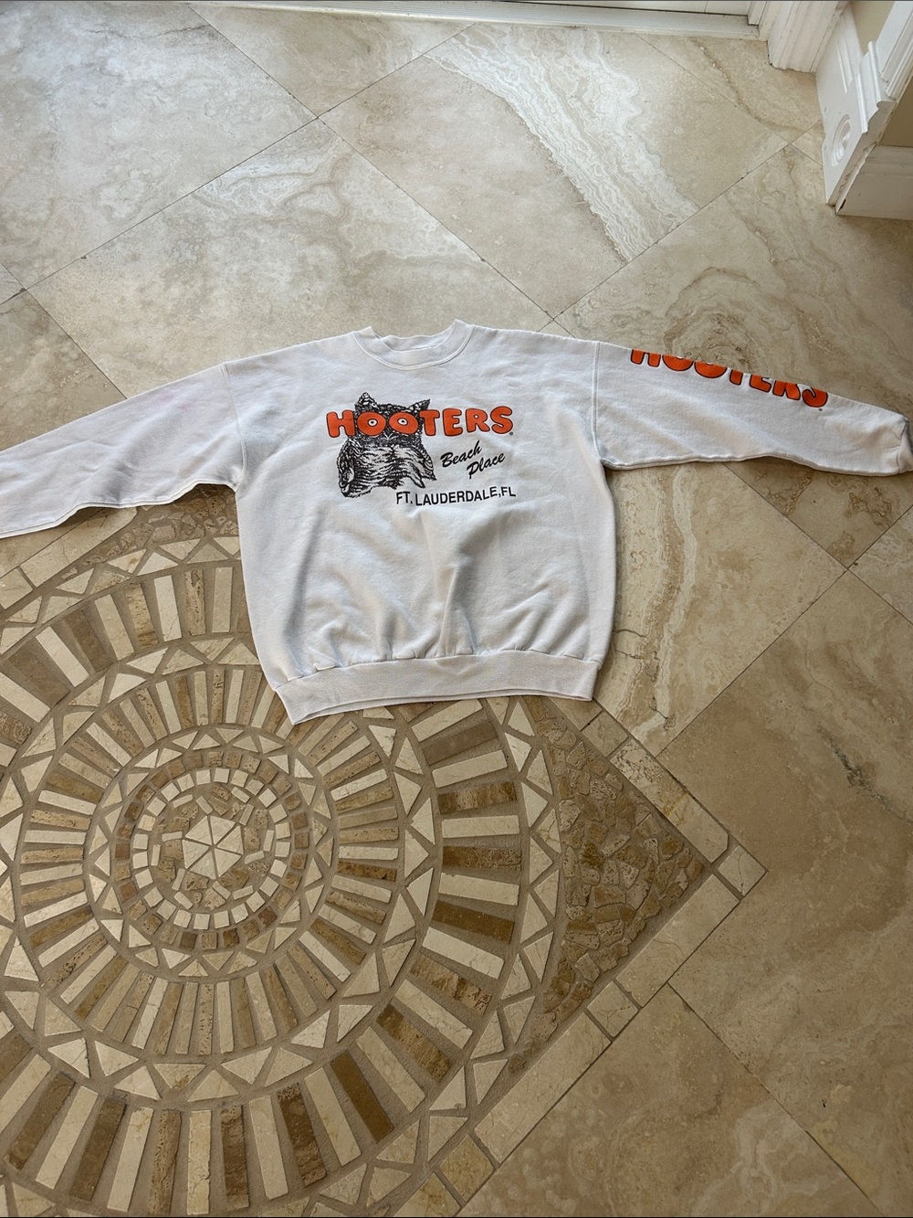 Hooters Sweatshirt